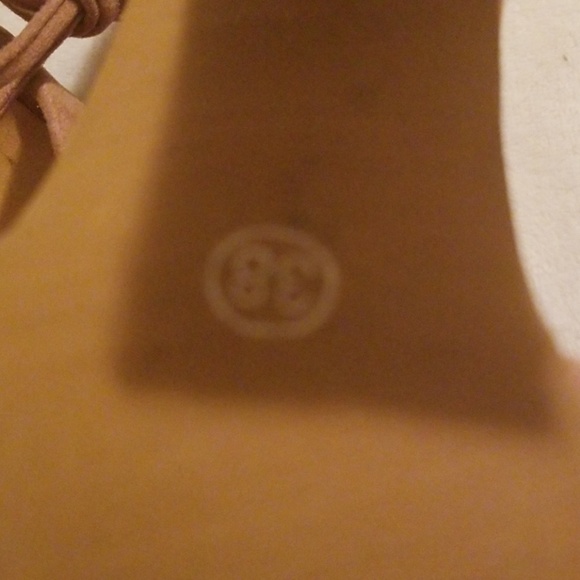Tan Heels - Picture 3 of 3